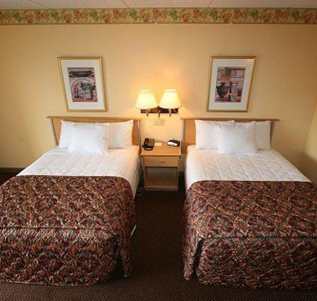Knights Inn Six Flags Lodge West Номер фото
